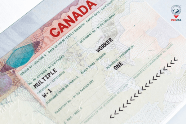 Câu hỏi hay trong tuần: Hộ chiếu còn 3 năm, có nên làm mới trước khi xin visa Canada?