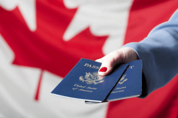 Câu hỏi hay trong tuần "Hộ chiếu còn 3 năm, có nên làm mới trước khi xin visa Canada?"